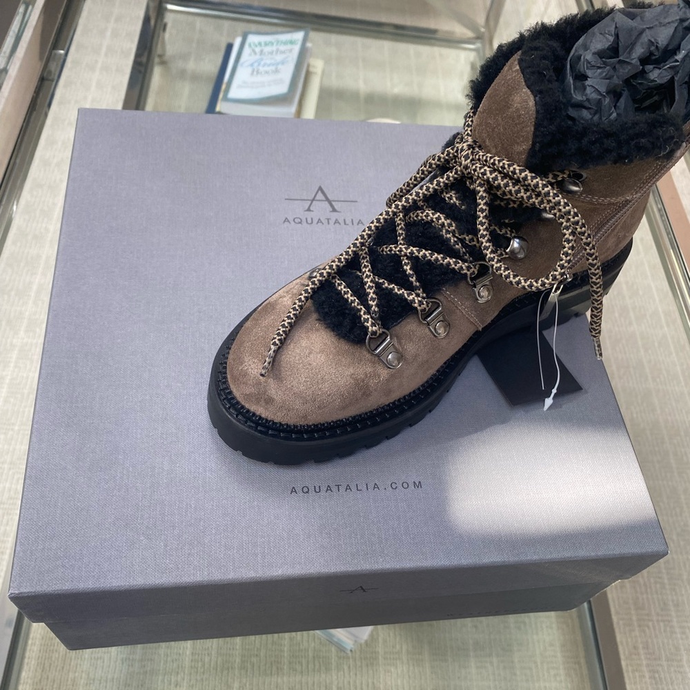 NWT- Aquatalia boots